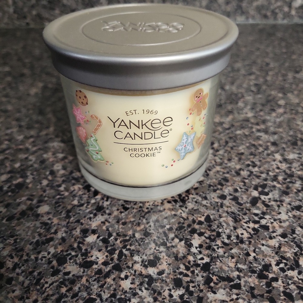 NEW Yankee Candle Christmas Cookie Small Tumbler Candle w/Lid 4.3oz